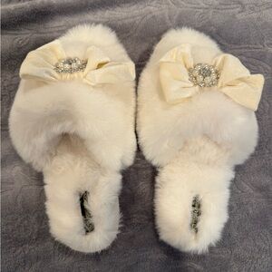 Elegant Cream Fur Slippers with Bow